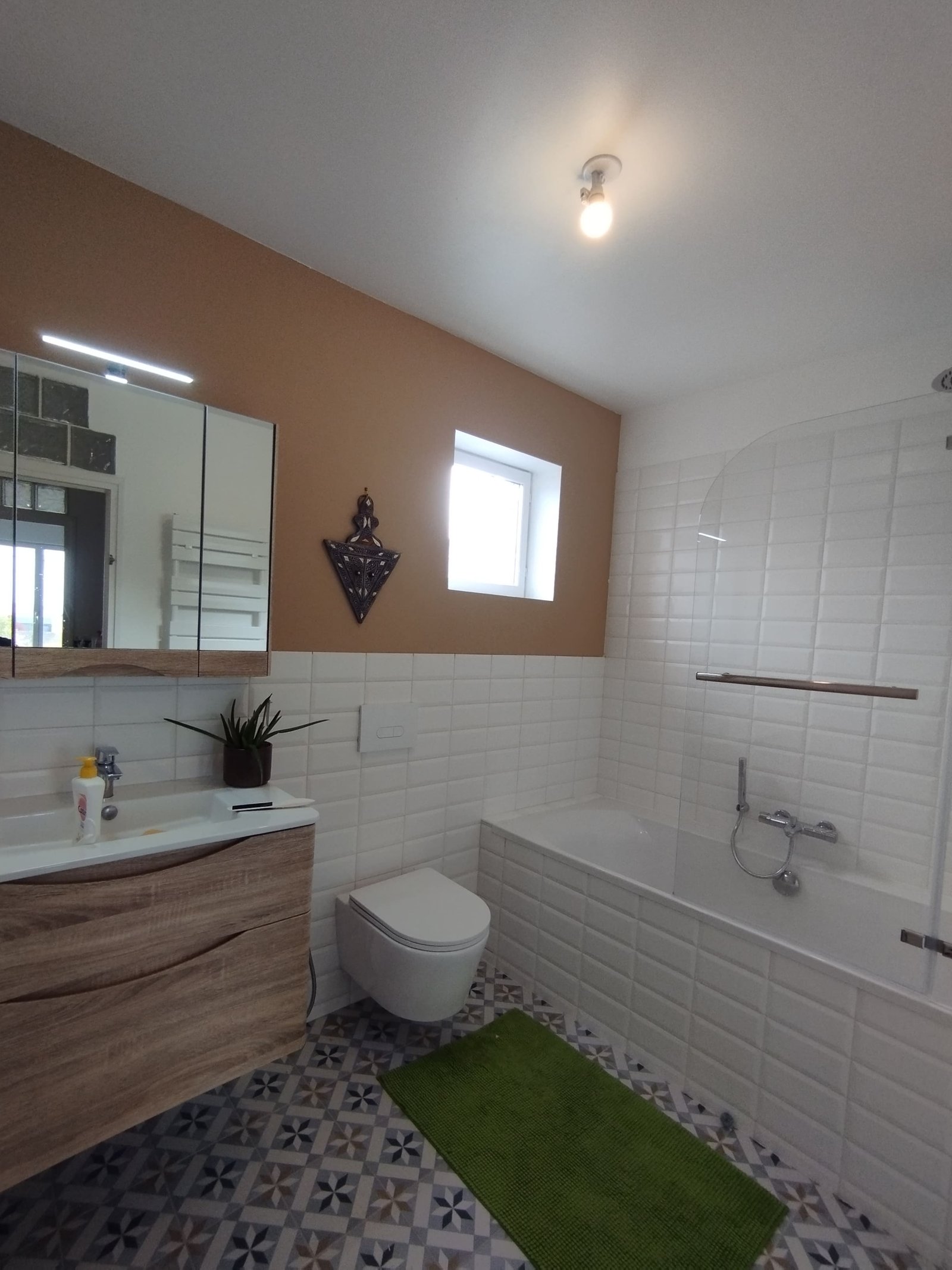 Espace salle de bain tendance terracotta